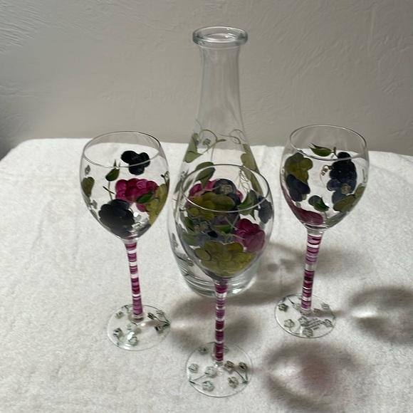 Home Essentials Decanter and Three Wine Glasses - Picture 8 of 9